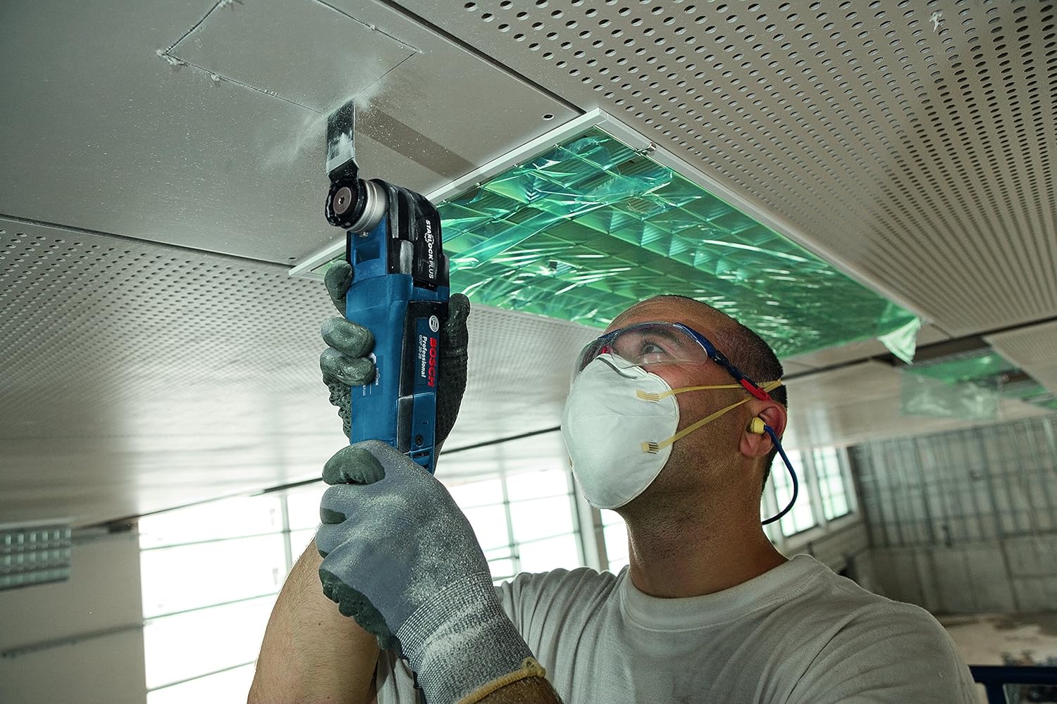 Découpeur-ponceur GOP 30-28 (7 lames plongeantes BIM Starlock, 2 lames segments BIM Starlock, 1 plateau concrétion carbure, 5 feuilles abrasives, 1 plateau triangulaire, L-BOXX)