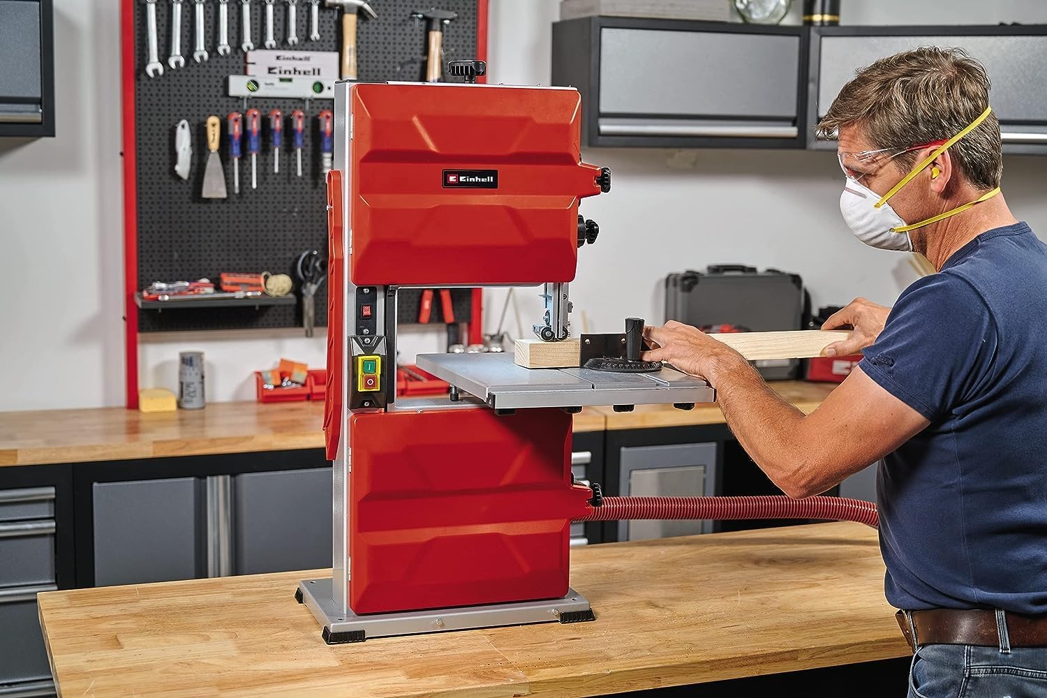 Scie à ruban TC-SB 245 L (400 W, vitesse max - 726 m/min, largeur de passage 245 mm, hauteur de coupe max - 101 mm) Ancienne Version