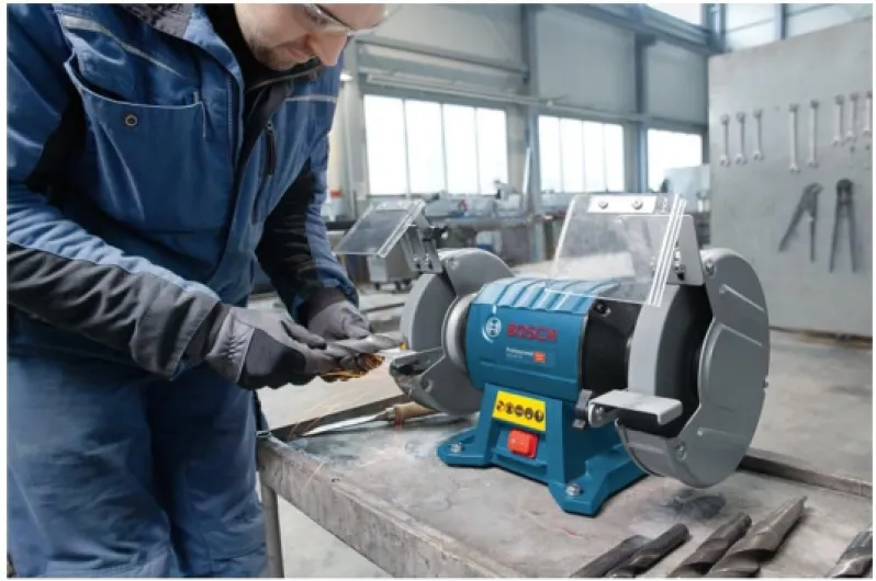 Touret à meuler GBG 60-20 (puissance 600 W, meule de Ø 200 mm, régime à vide 3 600 tr/min, avec 2 meules à grain normal)