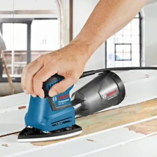Test Bosch Professional GSS 160-1 A Multi : la ponceuse qui n'a pas peur des coins