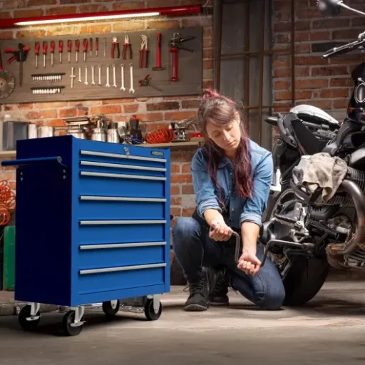 Test Servante d'atelier AREBOS : le chariot à outils qui fait le job sans fioritures