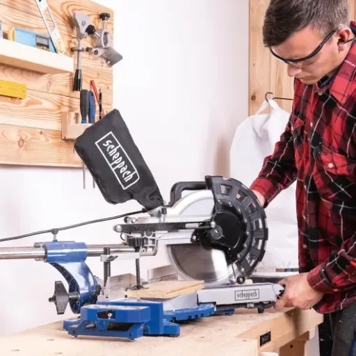 Test Scie à onglets Scheppach HM254 : Puissance et précision pour vos coupes