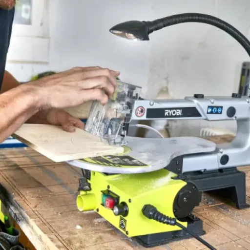 Test RYOBI RSW1240G : la scie à chantourner filaire qui fait le job pour le bricoleur du dimanche