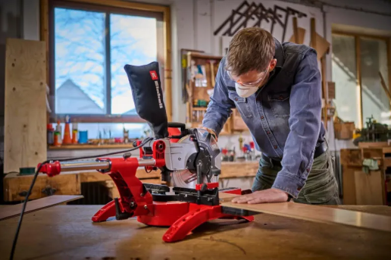 Scie à onglet radiale TC-SM 2534/1 Dual (puissance max - 2350 W, glissière intégré, tête de scie inclinable)