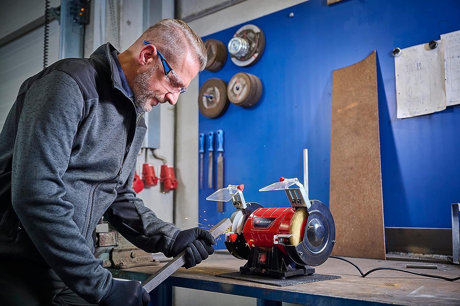 Touret à meuler TC-BG 150 B (350 W max, meule de Ø 150 mm,) Livré avec accessoires Avec meule de brossage