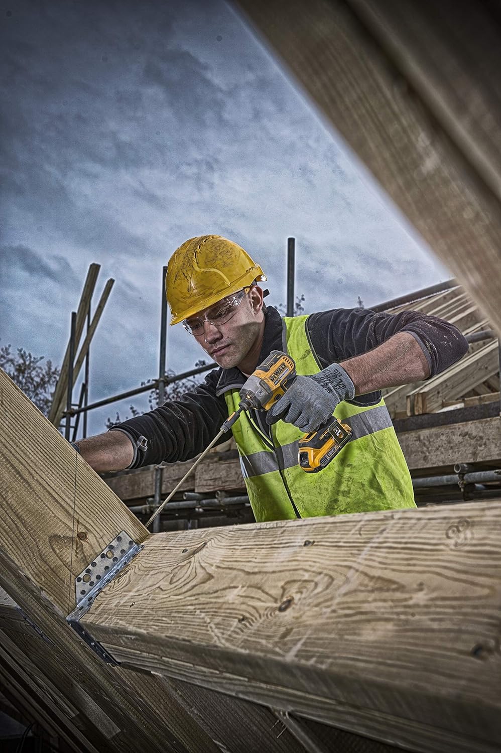 Visseuse à Chocs Brushless XR 18V Li-Ion 5Ah - DCF887P2-QW - Électrique sans Fil avec Coffret TSTAK, 2 Batteries / Chargeur - 3 Vitesses (0-1000/2800/3250tr/min) - Mandrin ¼” - 400W 2 batteries XR 18V 5Ah et 1 chargeur Unique