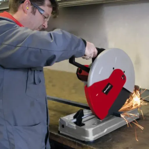 Test Einhell TC-MC 355 : la tronçonneuse à métaux qui fait le job pour le bricolo du week-end