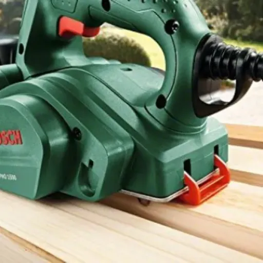 Test Bosch PHO 1500 : le rabot filaire simple, efficace et sans chichi pour le bricolage maison