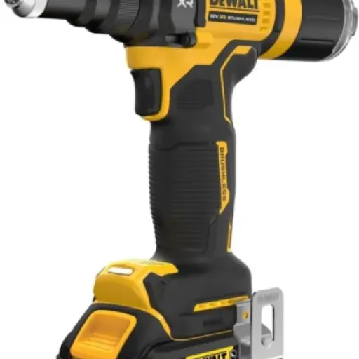 Test DEWALT DCF403D2GT-QW : la riveteuse sans fil qui simplifie les séries de rivets