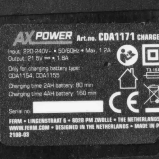 Test Ferm AX-Power 20V CDA1171 : le chargeur qui fait le job sans fioritures