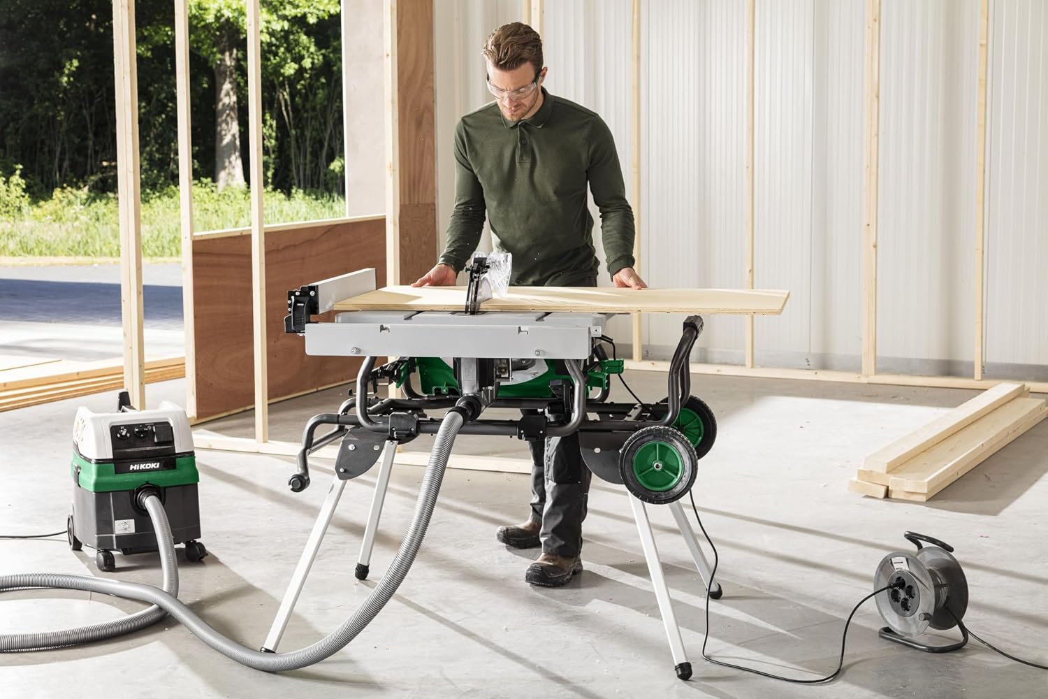 HiKOKI C10RJ Scie Circulaire de Table, 1500W, Lame 255mm, Frein Électrique - Hauteur de coupe 79mm à 90°, démarrage progressif, table extensible 880x709mm, guide parallèle et d'angle inclus