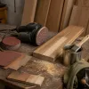 Bien choisir et utiliser une ponceuse orbitale pour des finitions professionnelles à la maison